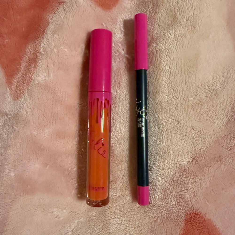 Kylie Cosmetics Baddie Lip Kit - Liquid Lipstick and Lipliner